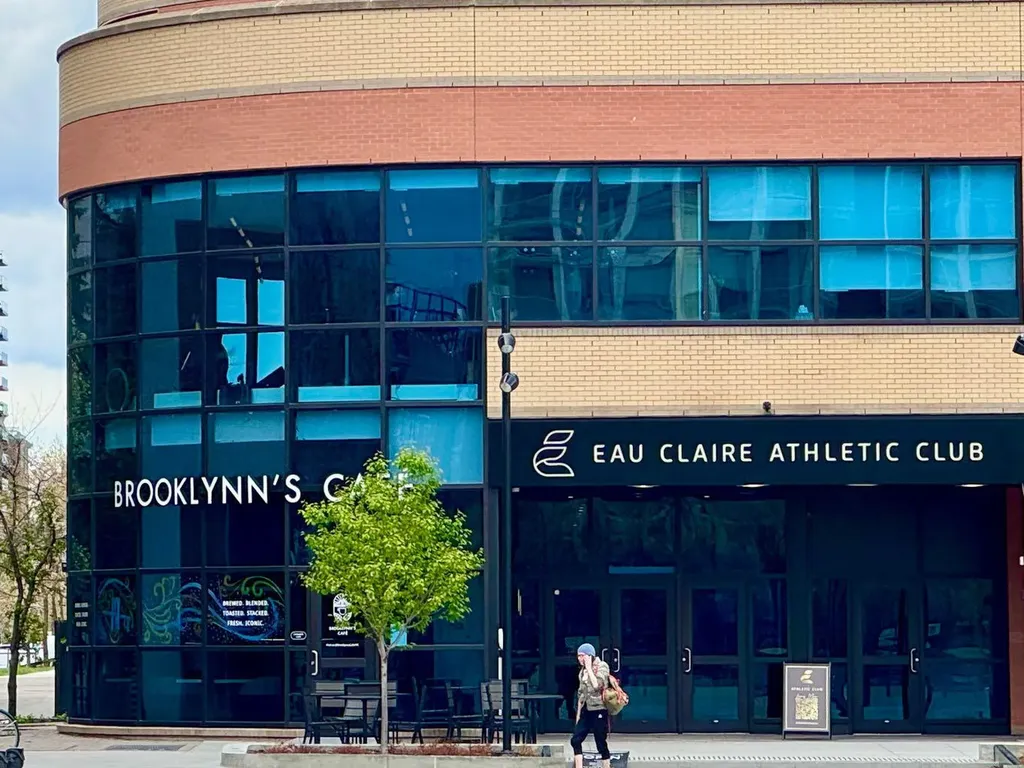 222 Riverfront Avenue SW Calgary AB T2P 0W3