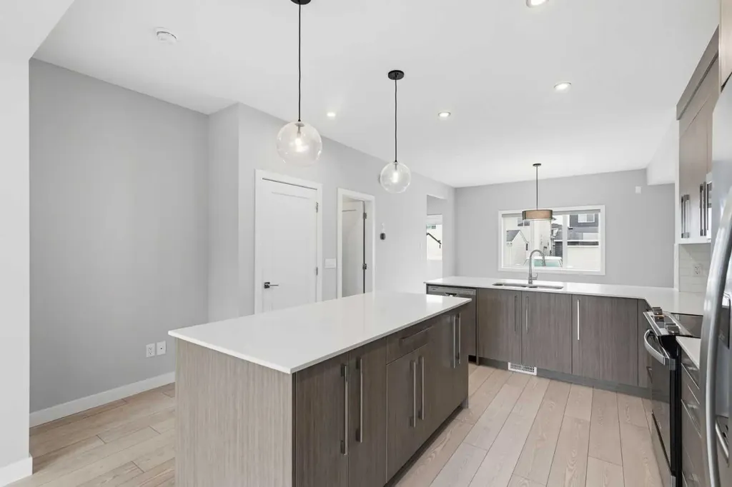 592 Dawson Drive Chestermere AB T1X 2X1
