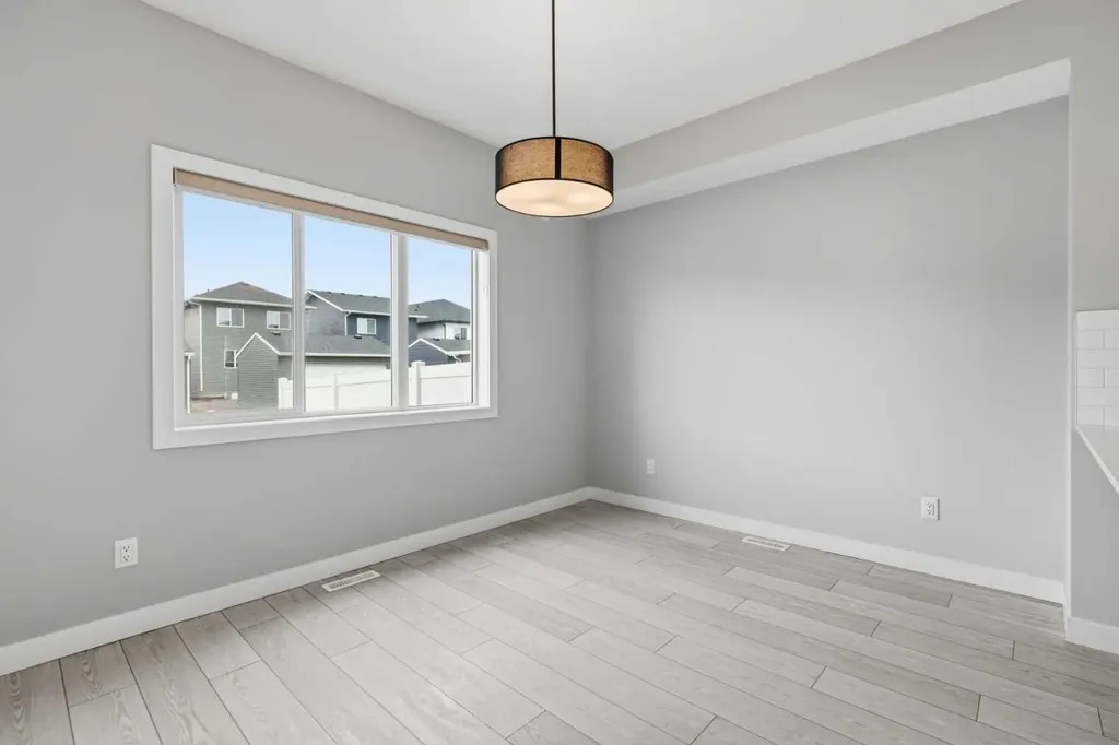 592 Dawson Drive Chestermere AB T1X 2X1