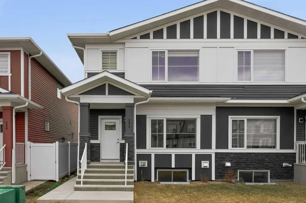 592 Dawson Drive Chestermere AB T1X 2X1