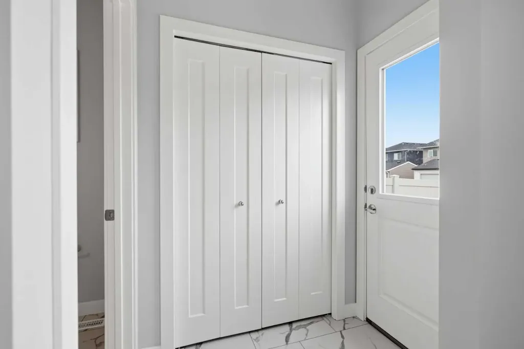 592 Dawson Drive Chestermere AB T1X 2X1