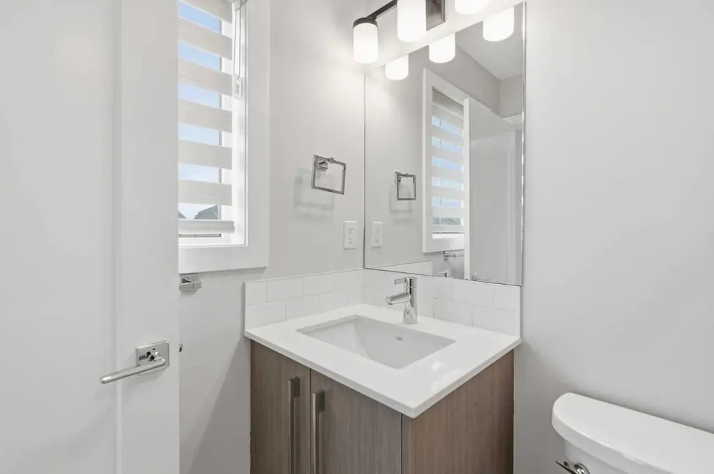 592 Dawson Drive Chestermere AB T1X 2X1
