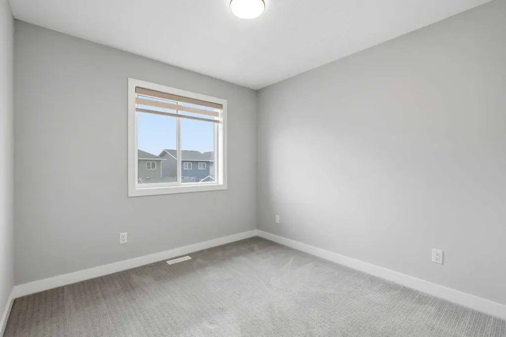592 Dawson Drive Chestermere AB T1X 2X1