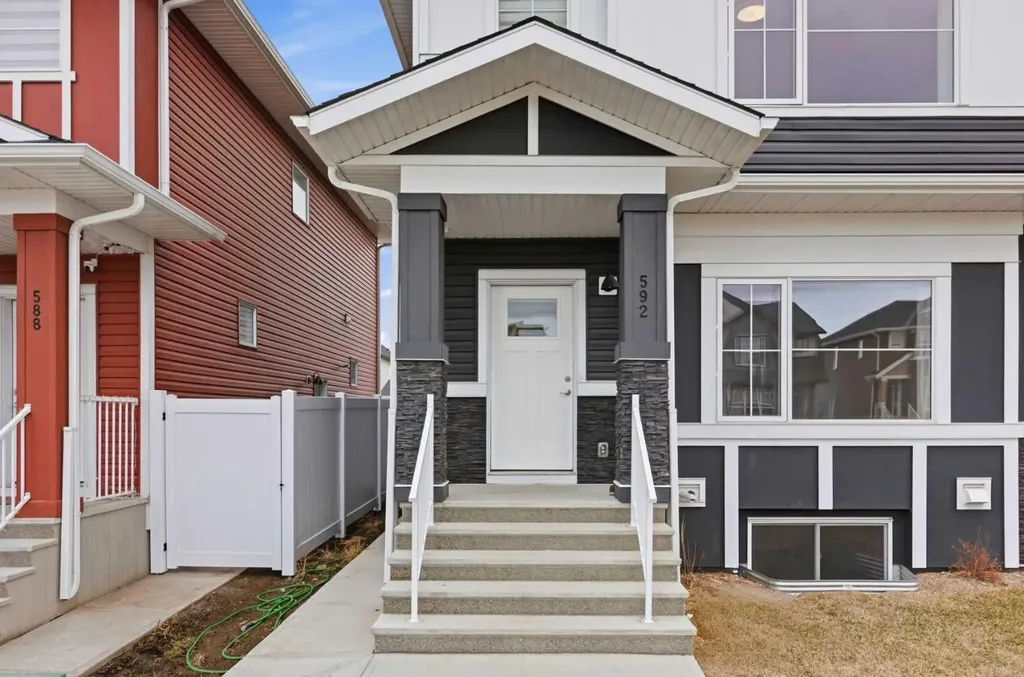 592 Dawson Drive Chestermere AB T1X 2X1