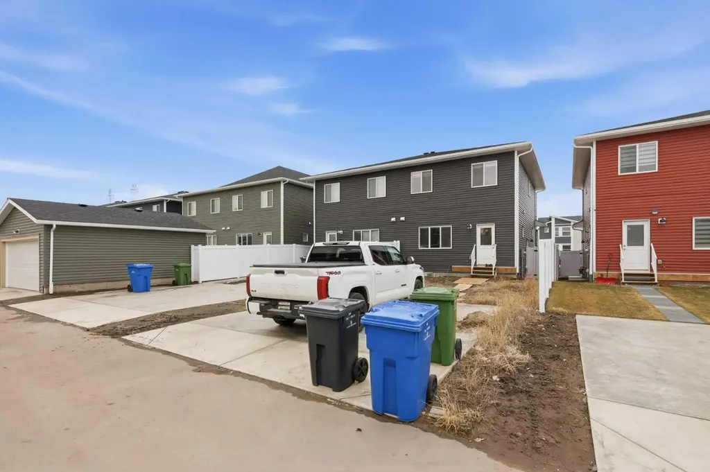 592 Dawson Drive Chestermere AB T1X 2X1