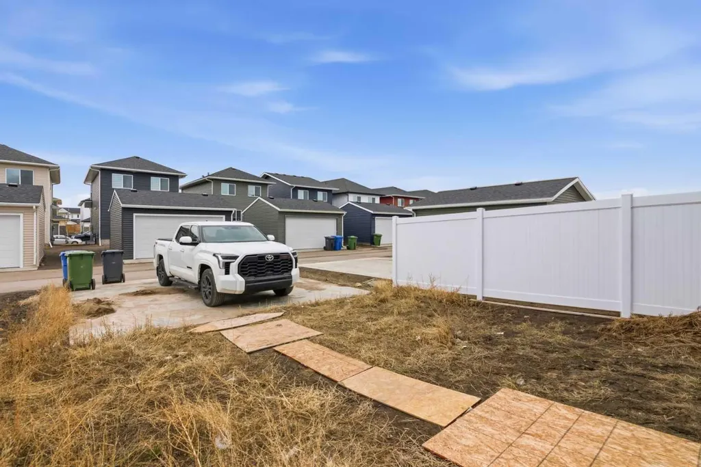 592 Dawson Drive Chestermere AB T1X 2X1