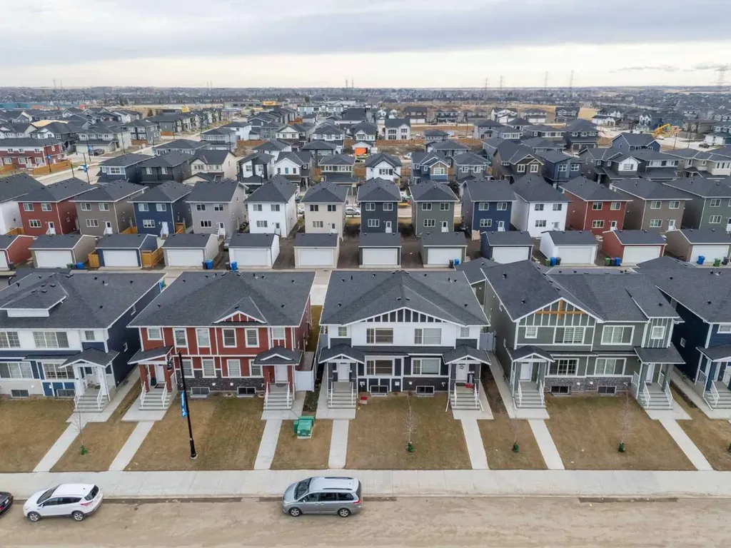 592 Dawson Drive Chestermere AB T1X 2X1