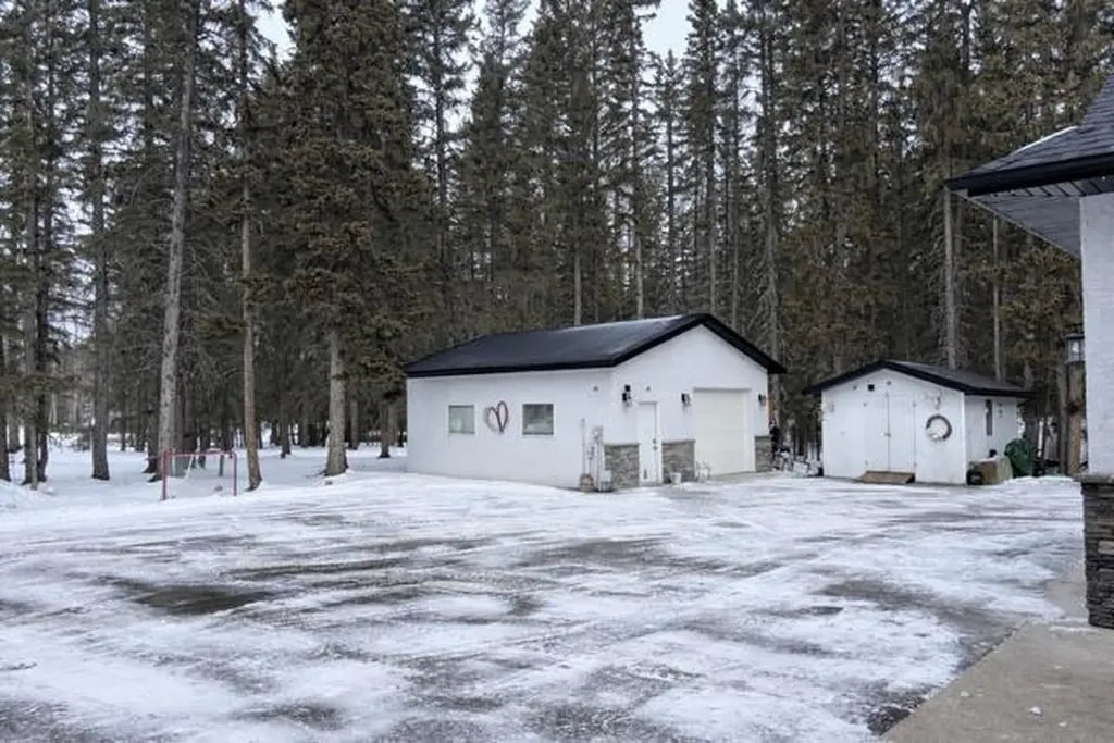 32375 Range Road 62 Rural Mountain View County AB T0M1X0