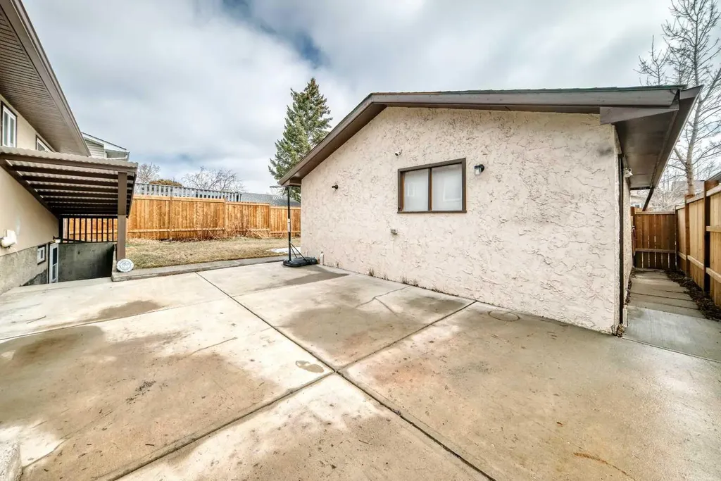 132 Whiteview Close NE Calgary AB T1Y 1R2