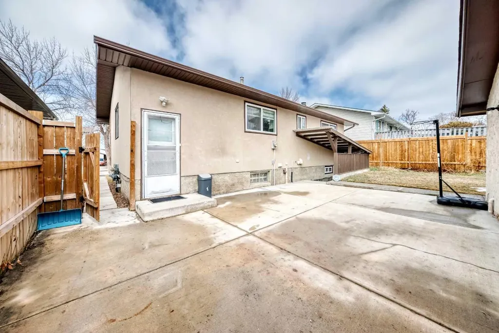 132 Whiteview Close NE Calgary AB T1Y 1R2