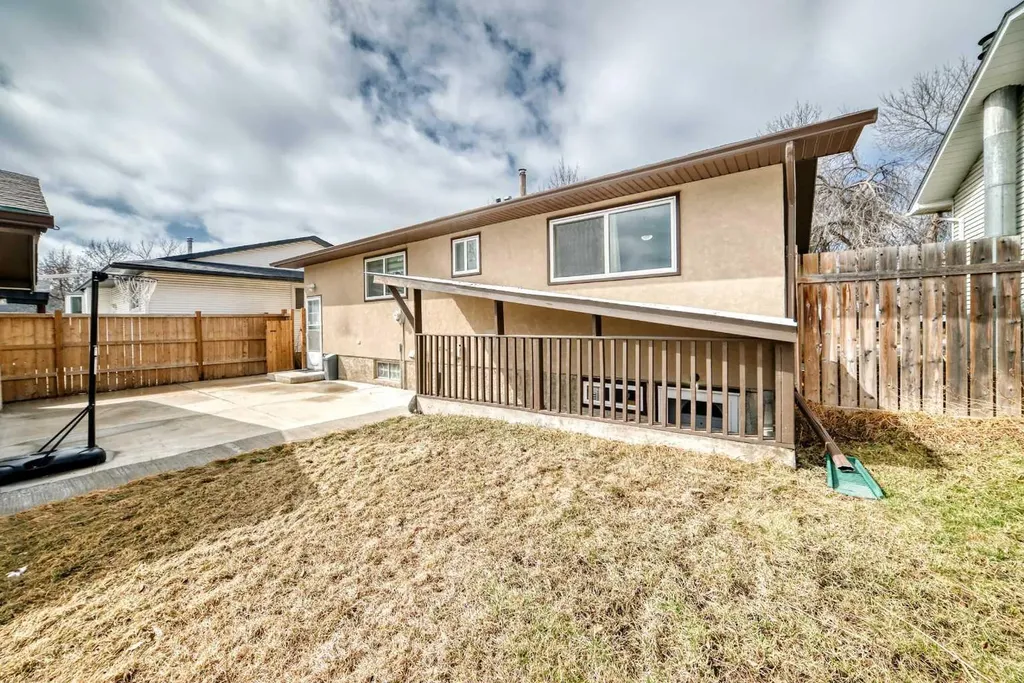 132 Whiteview Close NE Calgary AB T1Y 1R2