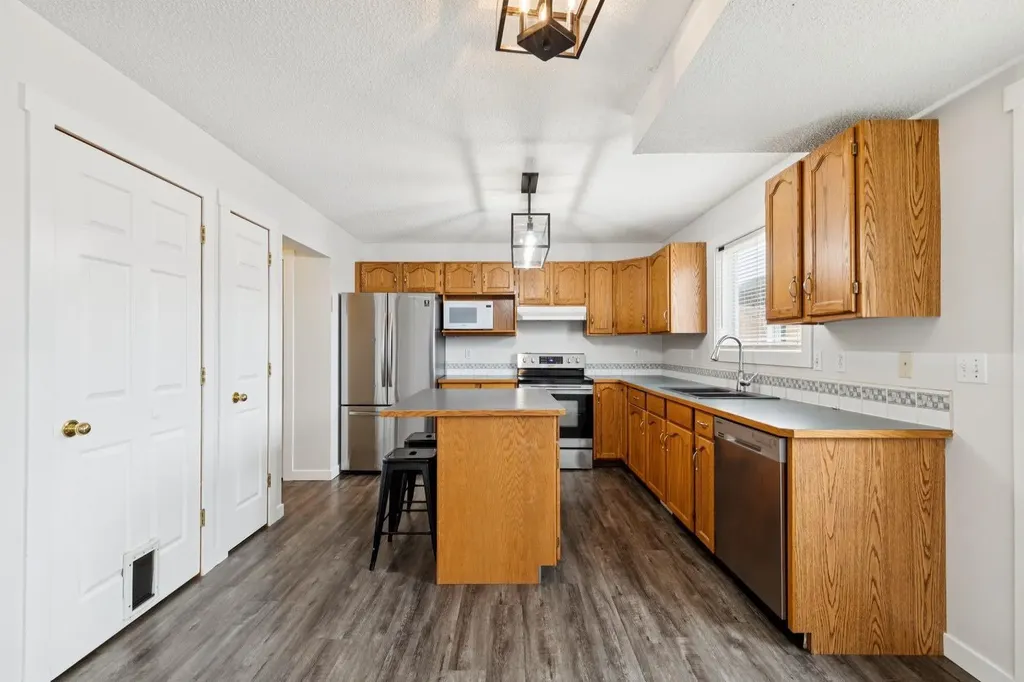 87 Cimarron Meadows Way Okotoks AB T1S1W1