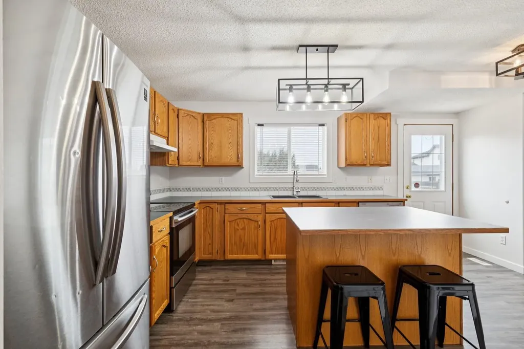 87 Cimarron Meadows Way Okotoks AB T1S1W1