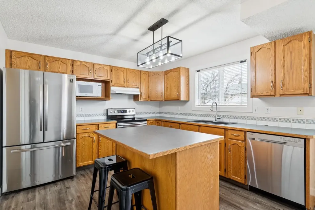 87 Cimarron Meadows Way Okotoks AB T1S1W1