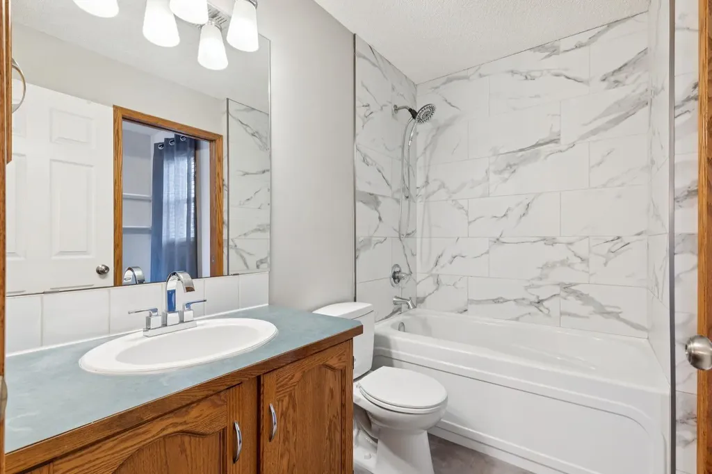 87 Cimarron Meadows Way Okotoks AB T1S1W1