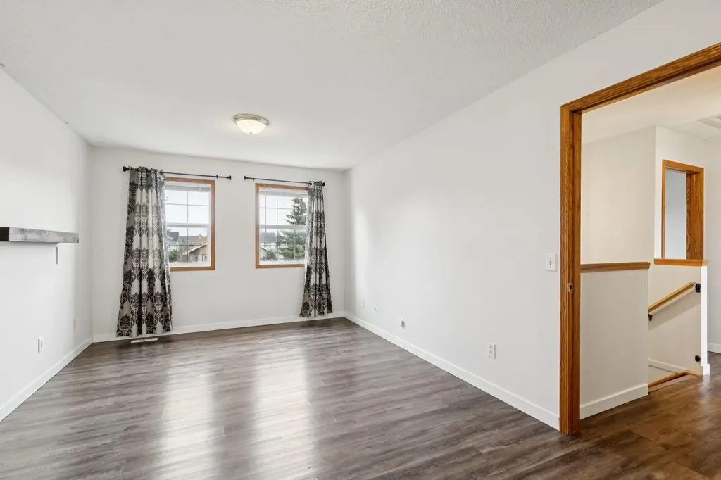 87 Cimarron Meadows Way Okotoks AB T1S1W1