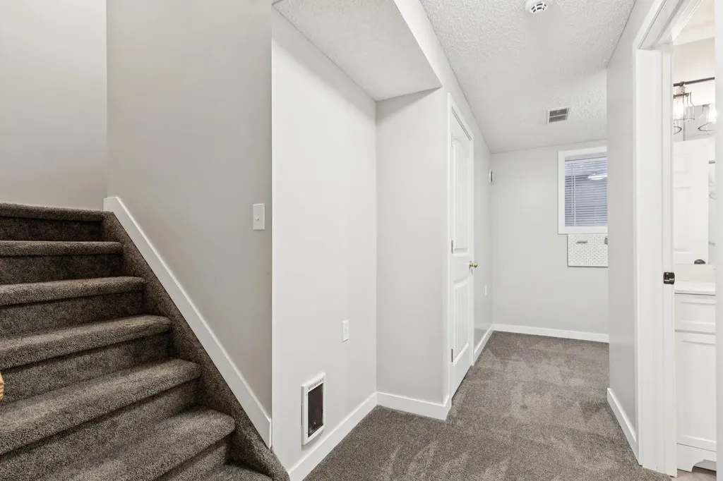 87 Cimarron Meadows Way Okotoks AB T1S1W1
