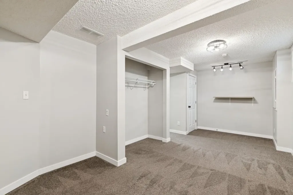 87 Cimarron Meadows Way Okotoks AB T1S1W1