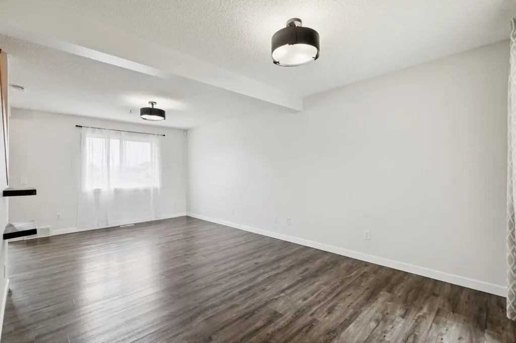 87 Cimarron Meadows Way Okotoks AB T1S1W1