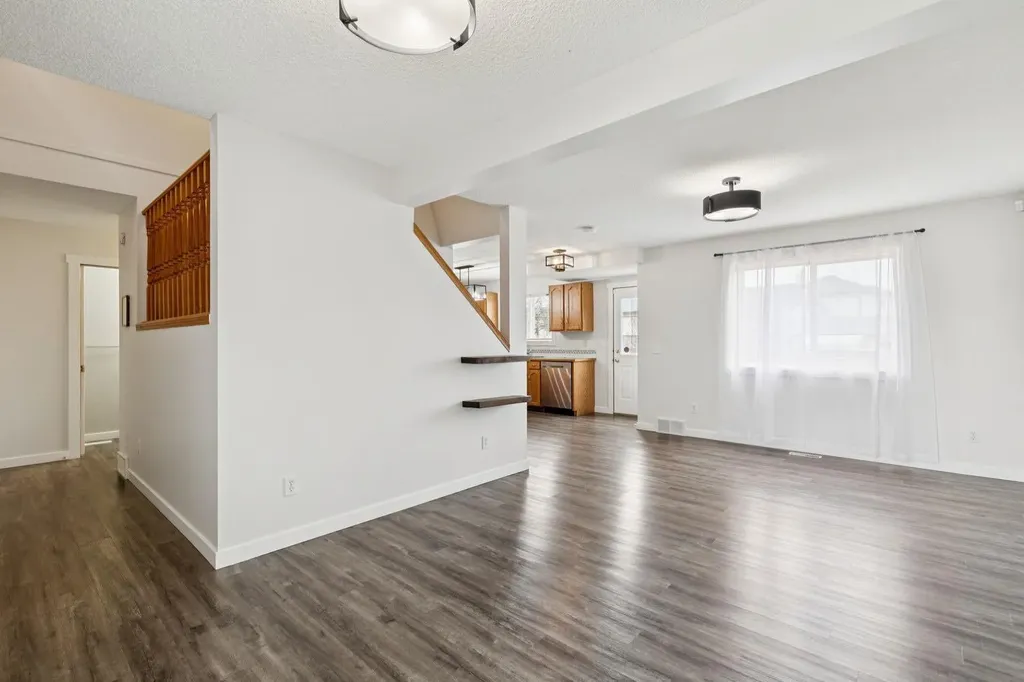 87 Cimarron Meadows Way Okotoks AB T1S1W1