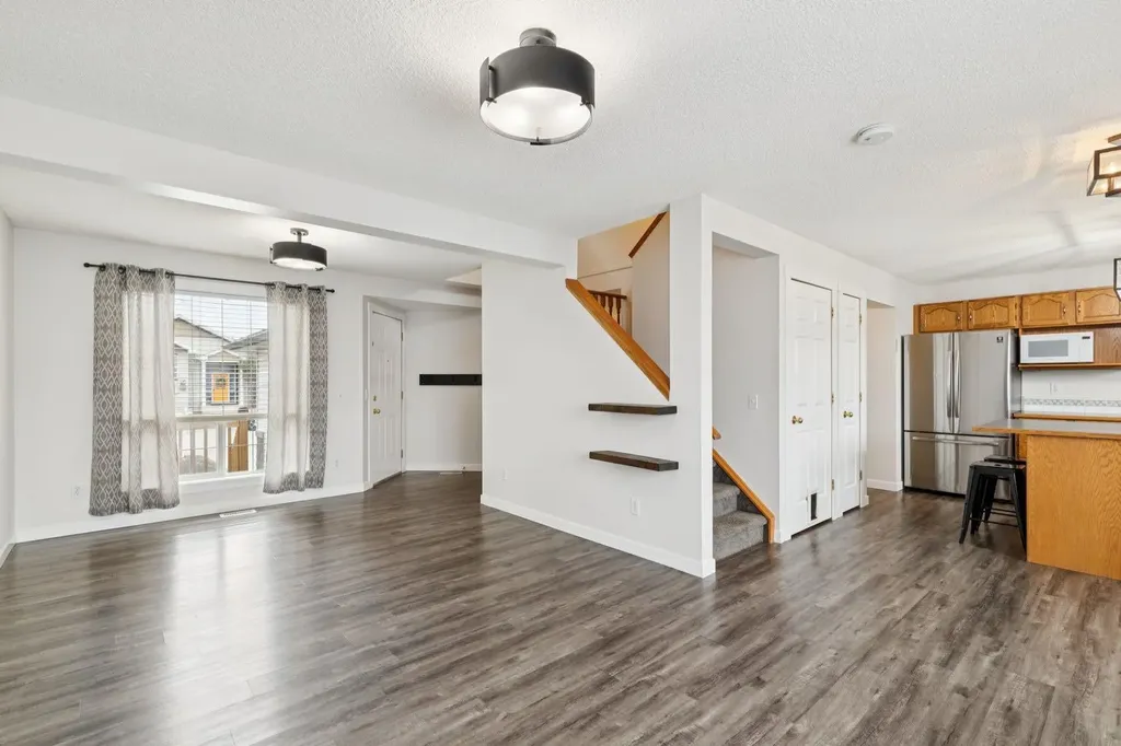87 Cimarron Meadows Way Okotoks AB T1S1W1