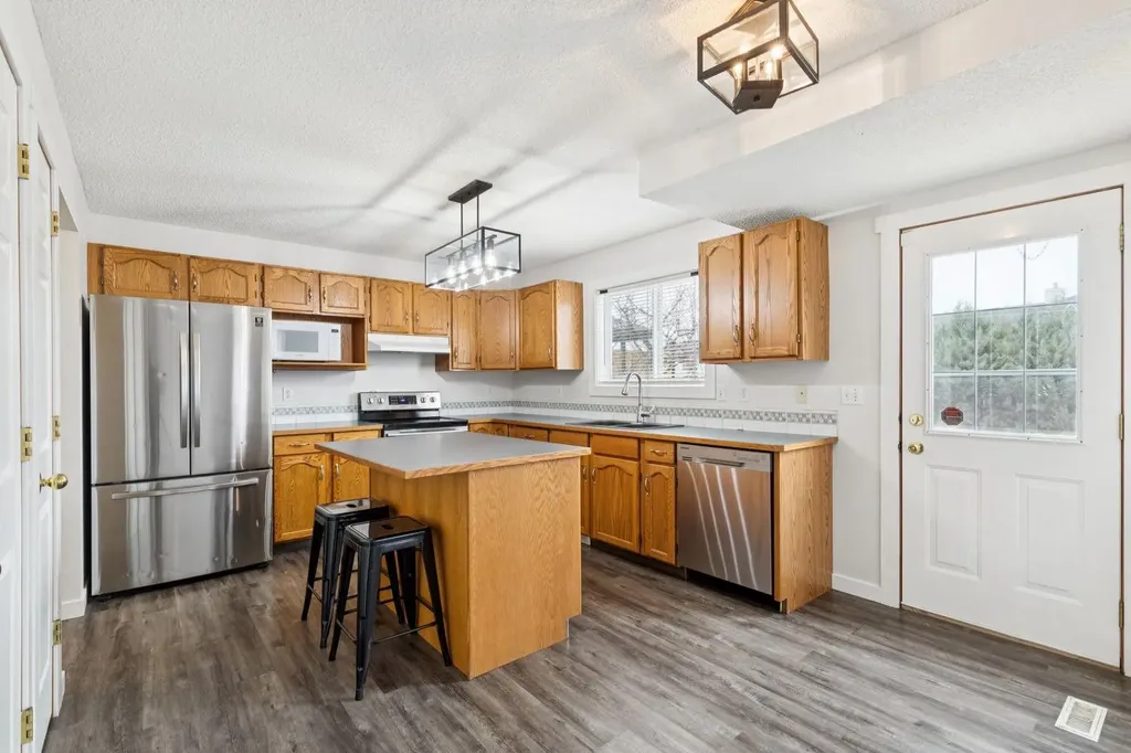87 Cimarron Meadows Way Okotoks AB T1S1W1
