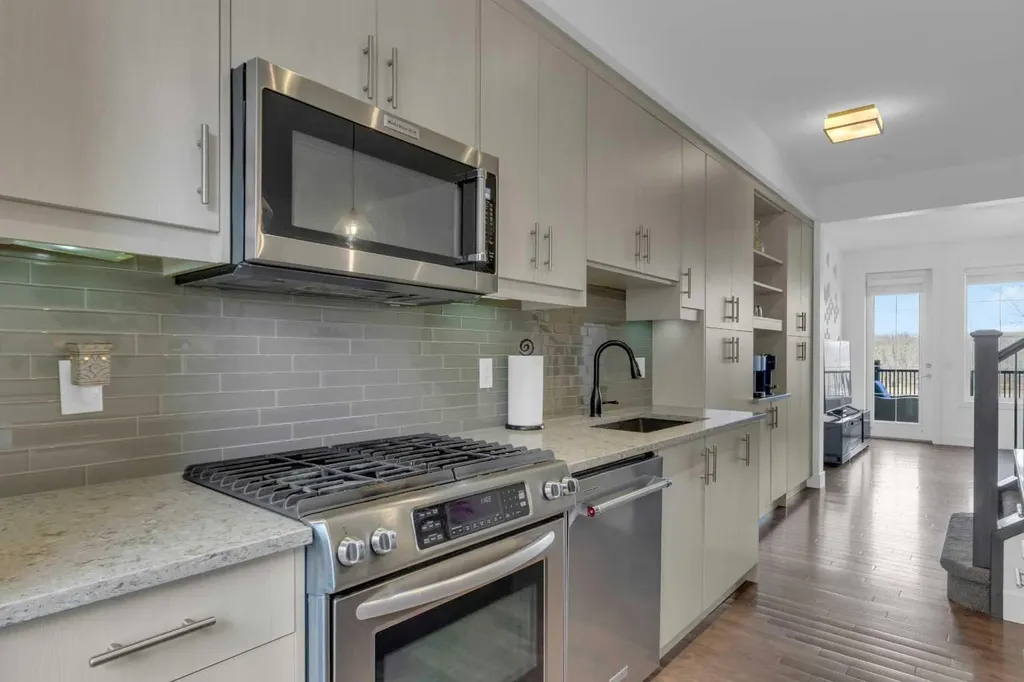 424 Quarry Way SE Calgary AB T2C 5N4