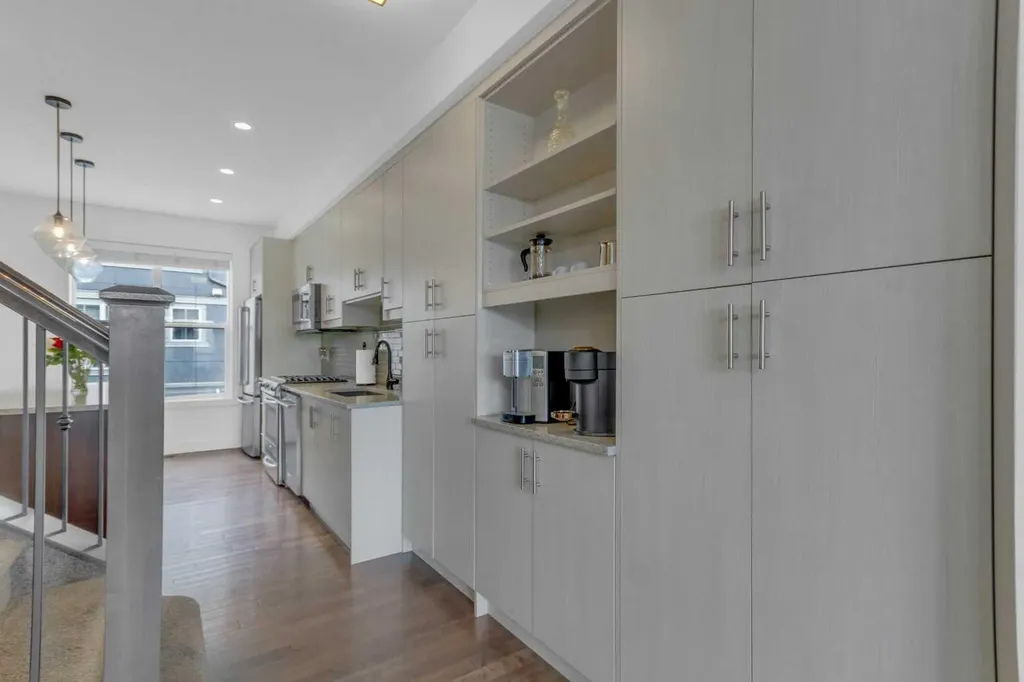 424 Quarry Way SE Calgary AB T2C 5N4