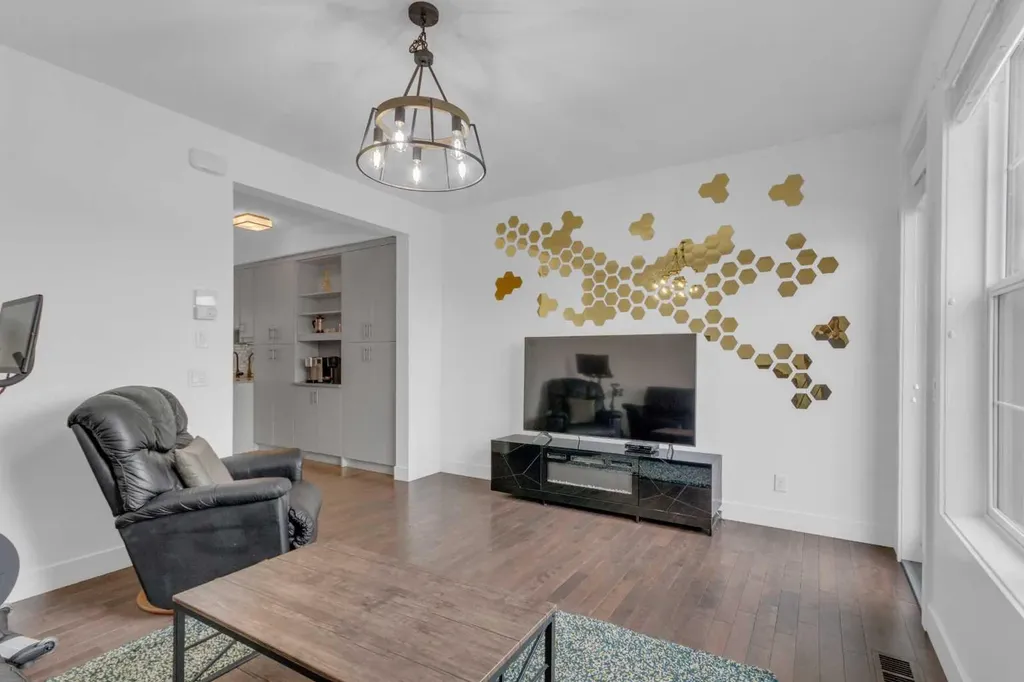424 Quarry Way SE Calgary AB T2C 5N4
