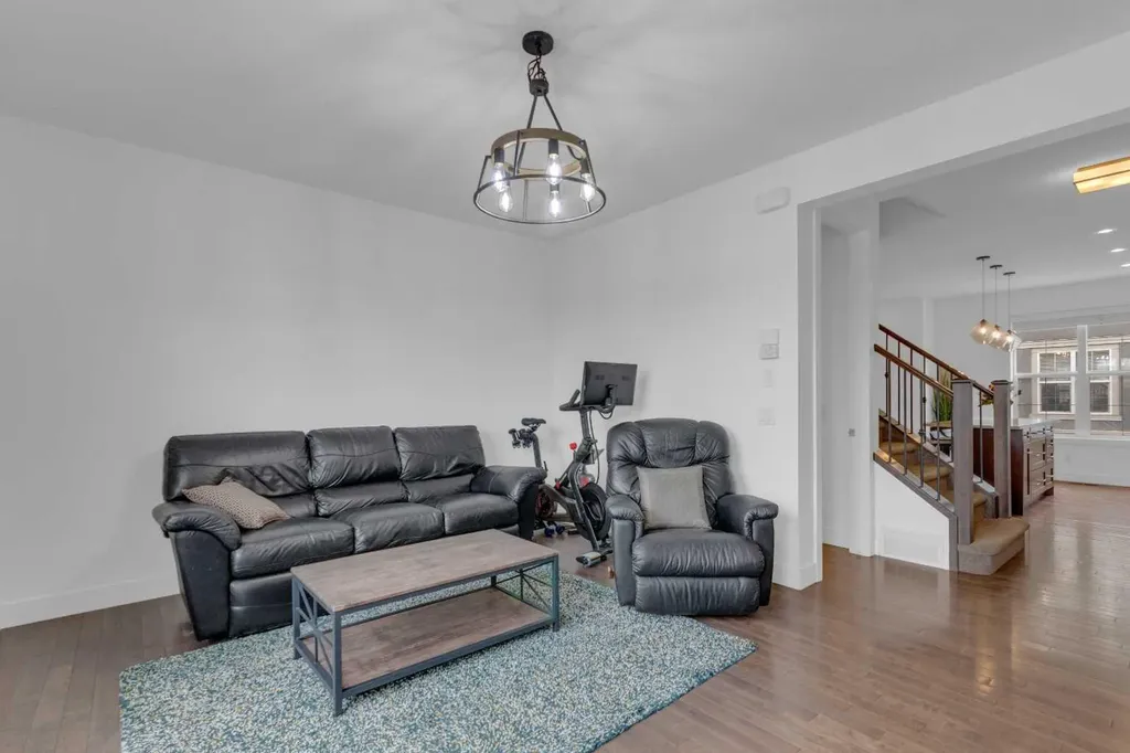 424 Quarry Way SE Calgary AB T2C 5N4
