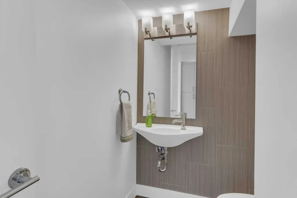 424 Quarry Way SE Calgary AB T2C 5N4