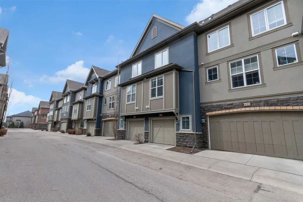 424 Quarry Way SE Calgary AB T2C 5N4