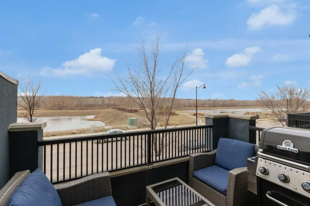 424 Quarry Way SE Calgary AB T2C 5N4