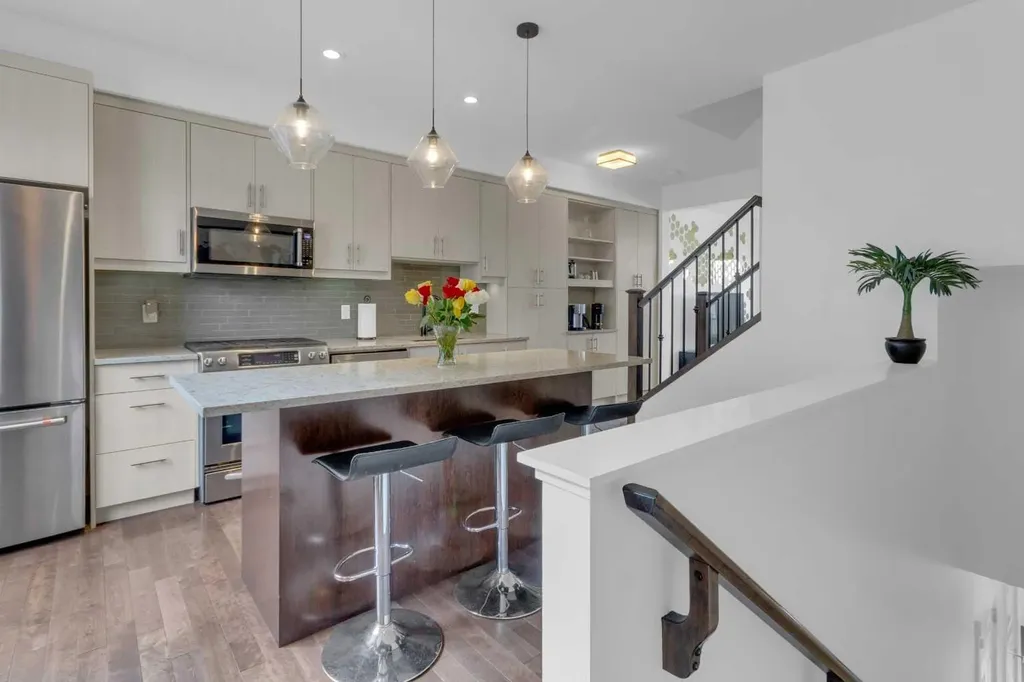 424 Quarry Way SE Calgary AB T2C 5N4