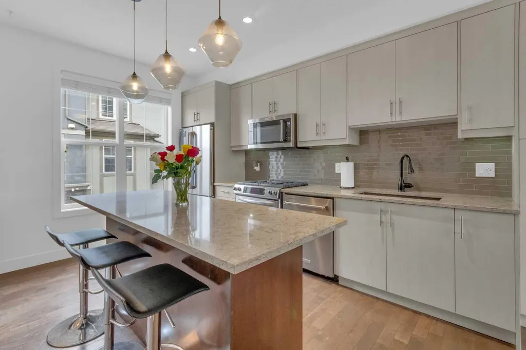 424 Quarry Way SE Calgary AB T2C 5N4