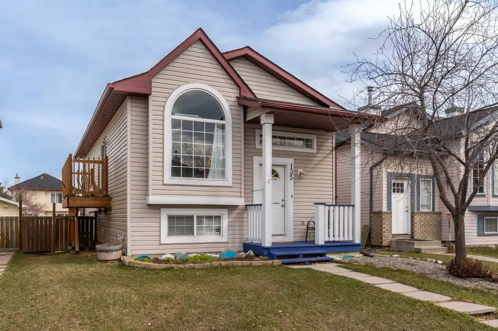 135 Covewood Close NE Calgary AB T3K 4Z8