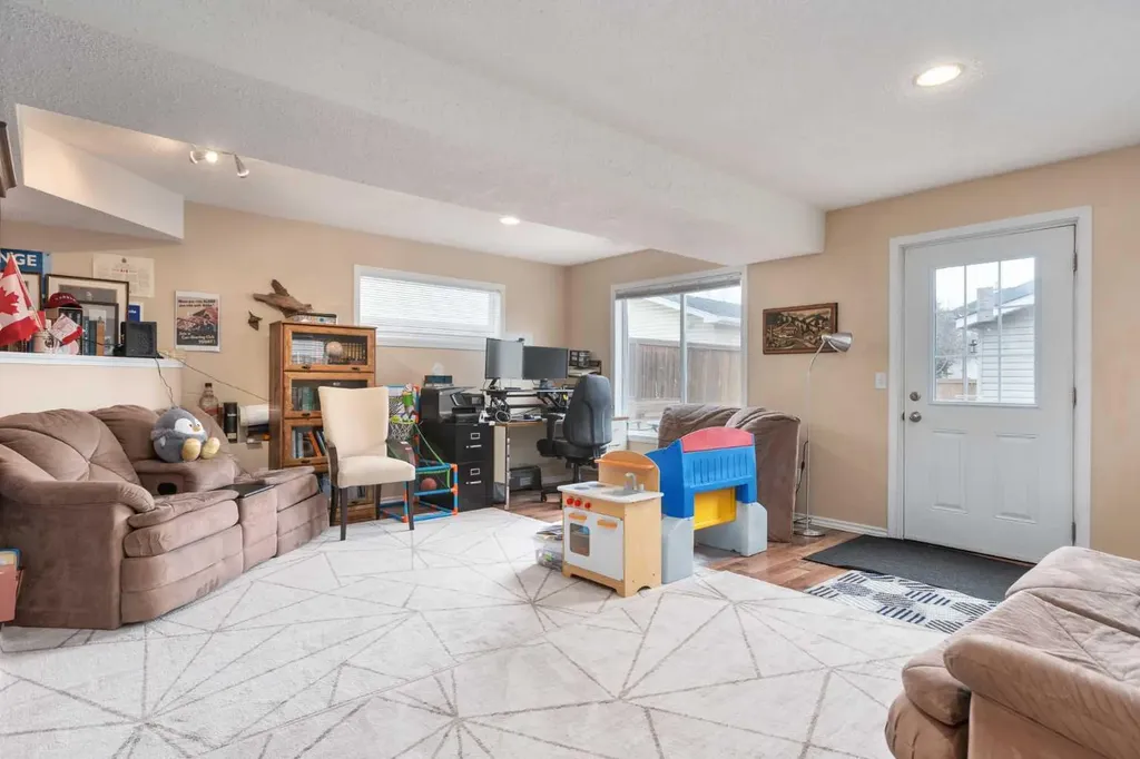 135 Covewood Close NE Calgary AB T3K 4Z8