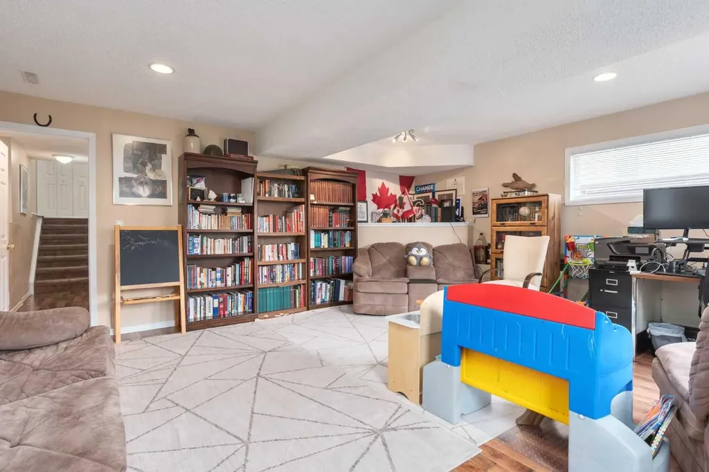 135 Covewood Close NE Calgary AB T3K 4Z8