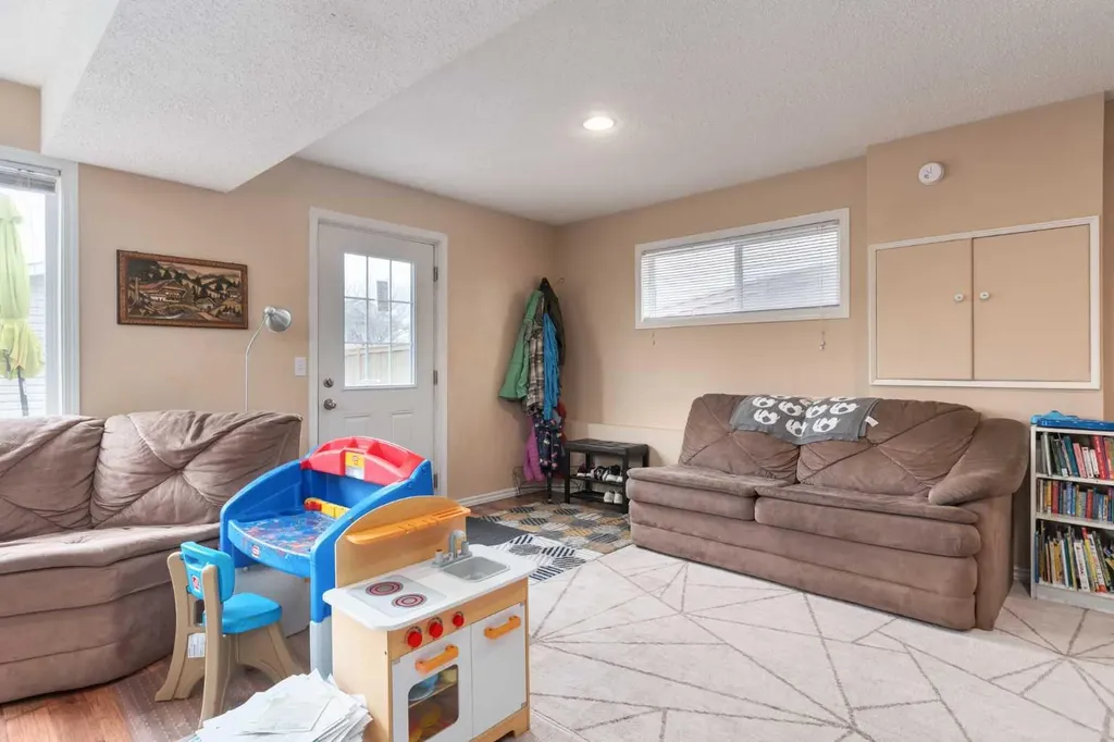 135 Covewood Close NE Calgary AB T3K 4Z8