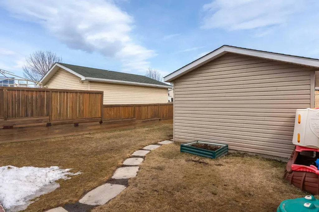 135 Covewood Close NE Calgary AB T3K 4Z8