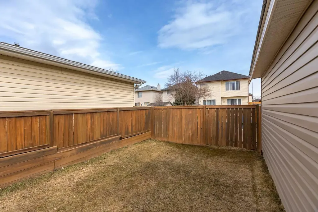 135 Covewood Close NE Calgary AB T3K 4Z8