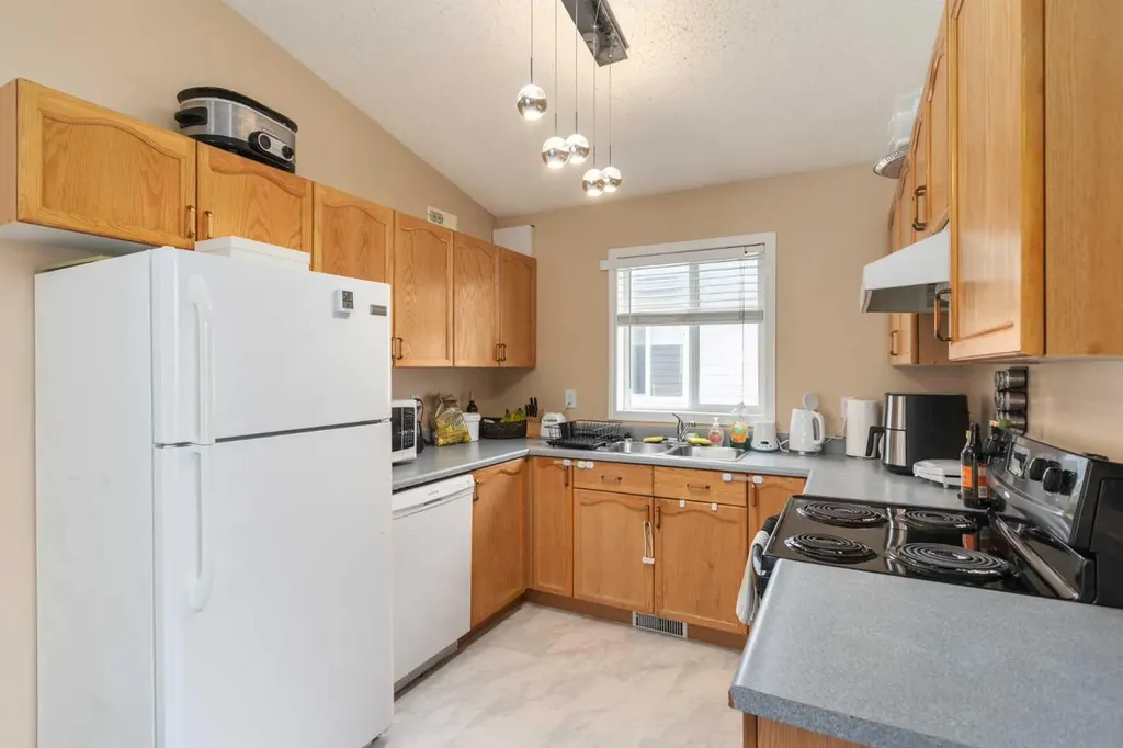 135 Covewood Close NE Calgary AB T3K 4Z8