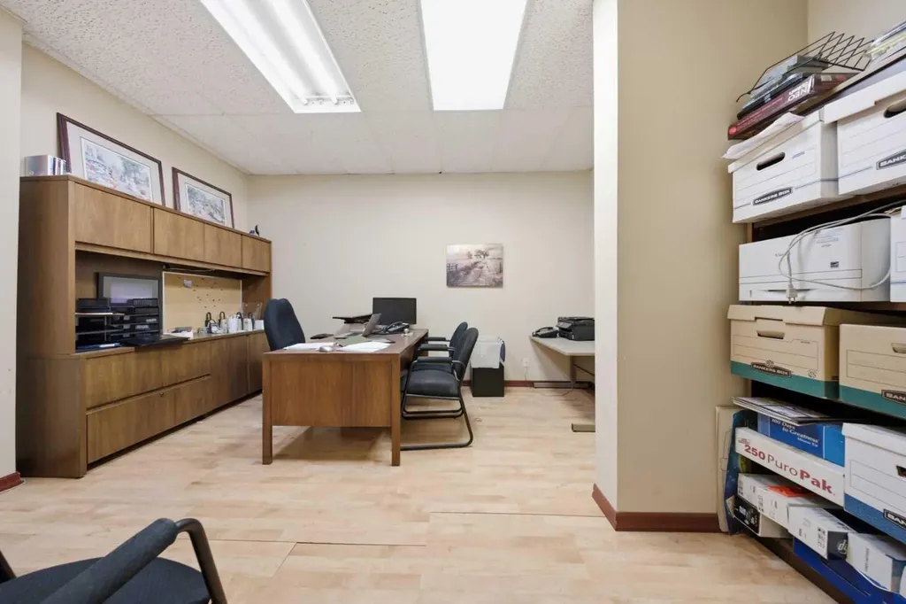 122 2 Avenue Strathmore AB T1P 1K1