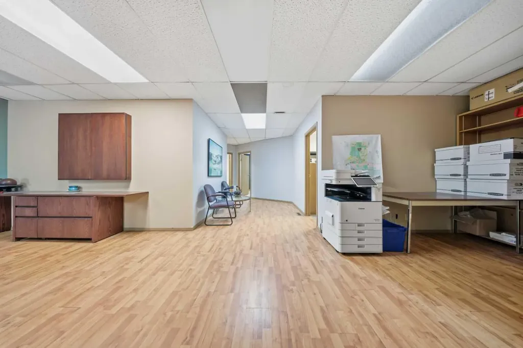 122 2 Avenue Strathmore AB T1P 1K1
