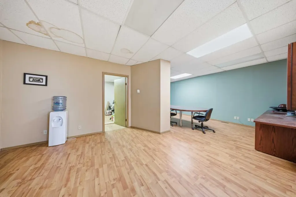 122 2 Avenue Strathmore AB T1P 1K1