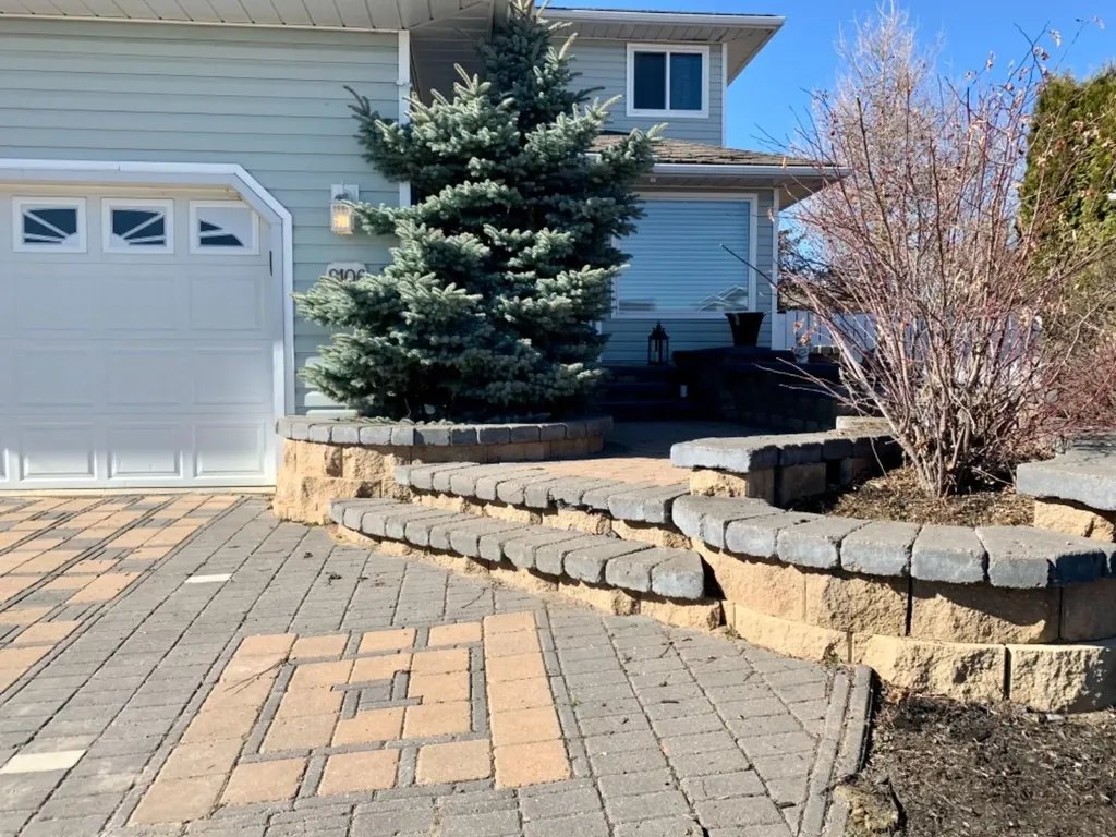 9106 93 Avenue Lac La Biche AB T0A 2C0