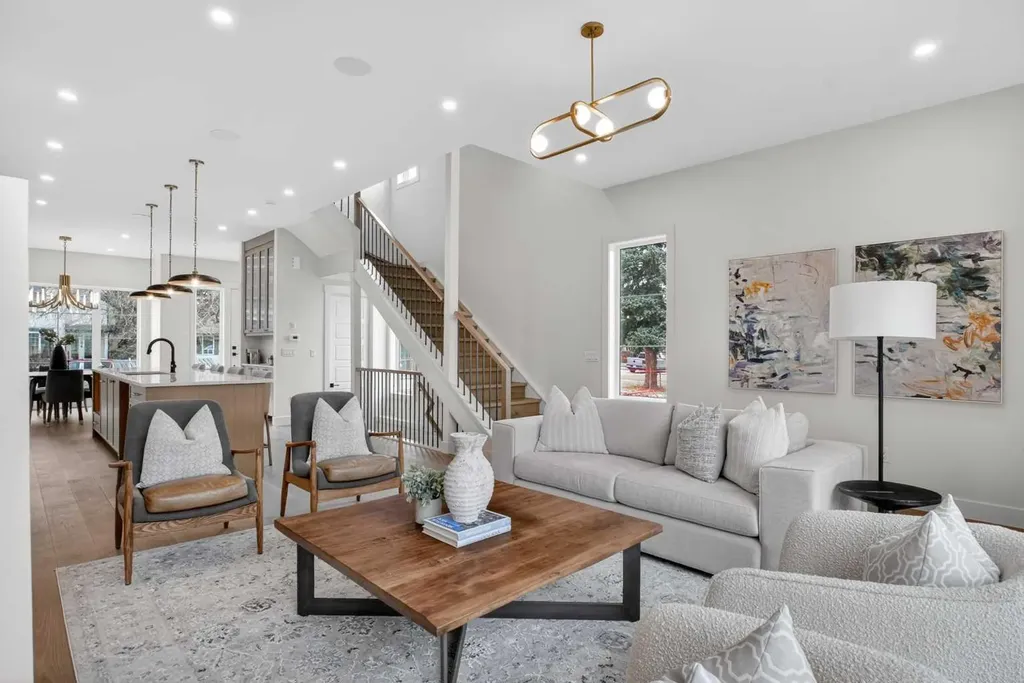 2533 2 Avenue NW Calgary AB T2N 0H7
