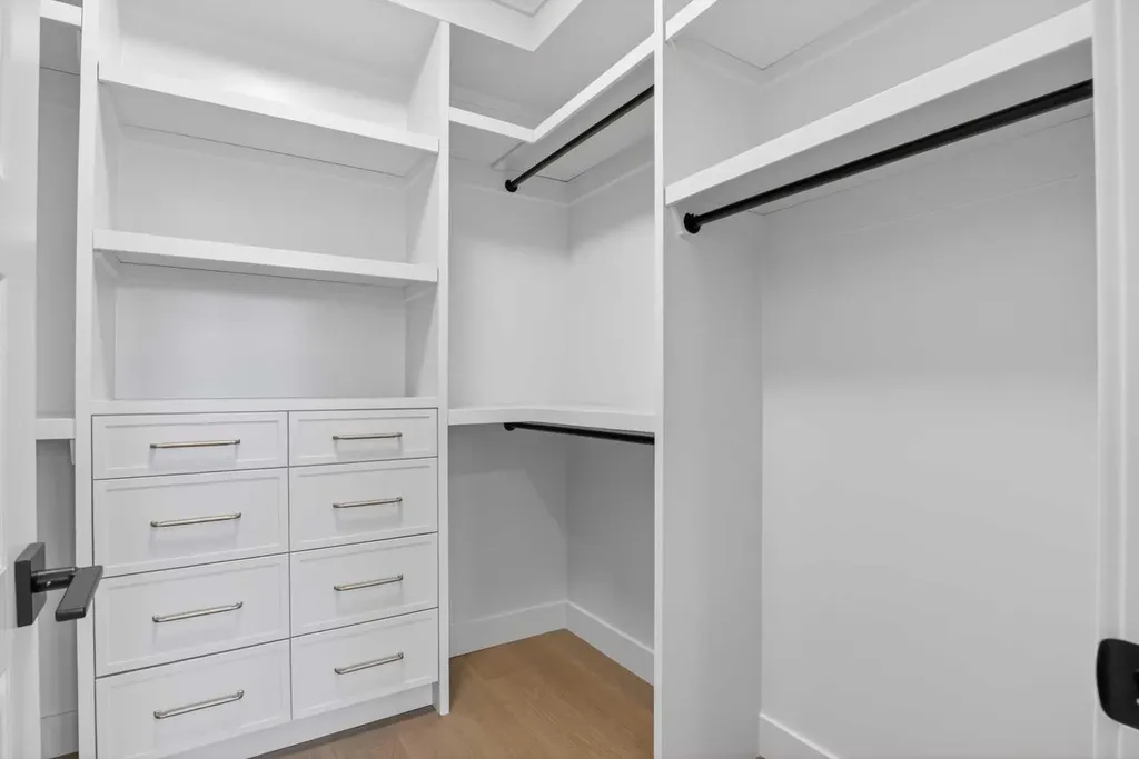 2533 2 Avenue NW Calgary AB T2N 0H7