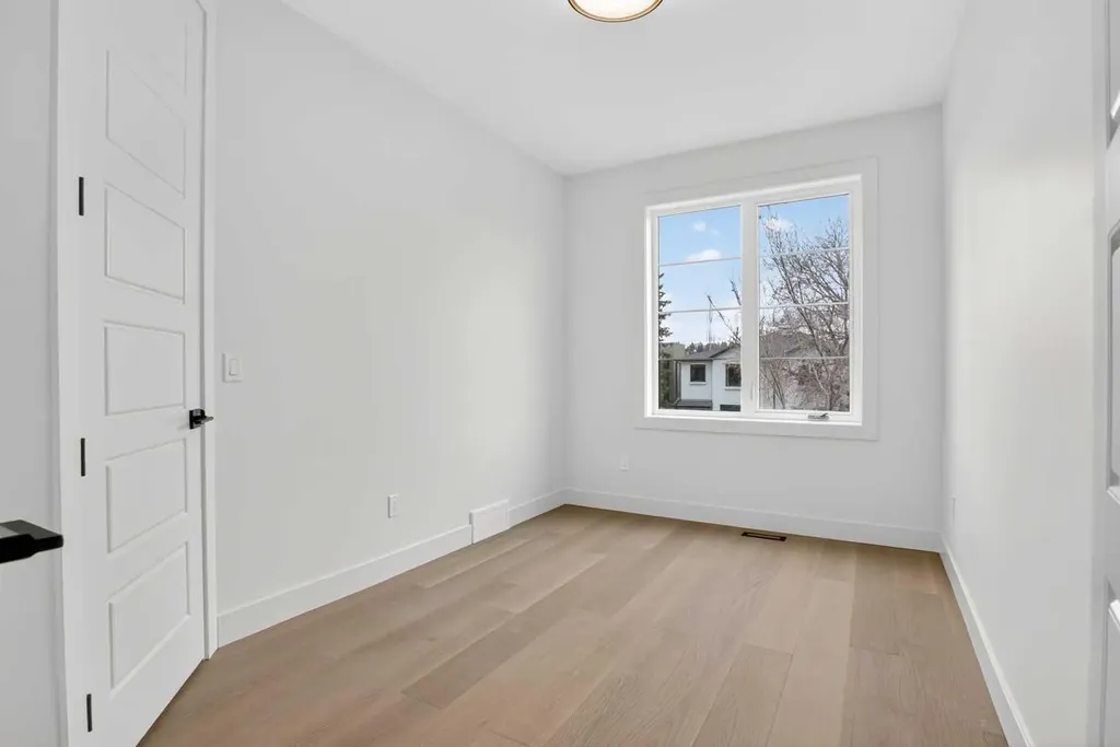 2533 2 Avenue NW Calgary AB T2N 0H7
