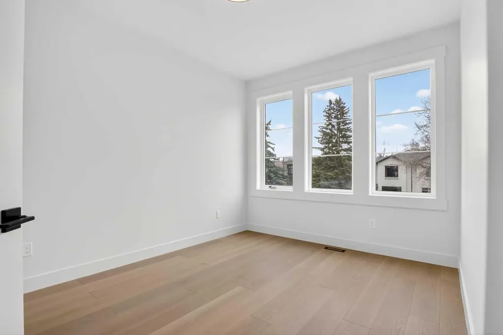 2533 2 Avenue NW Calgary AB T2N 0H7